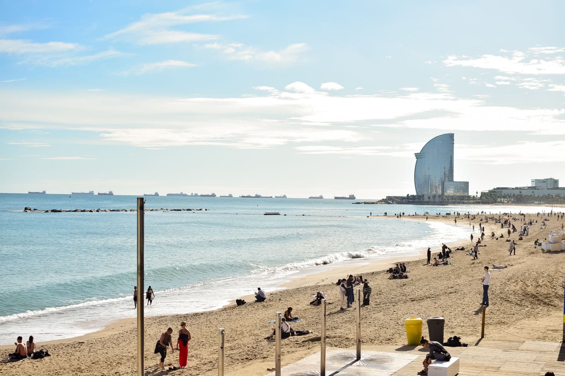 Playas de Barcelona: Barceloneta y más allá, y cómo llegar desde el aeropuerto (2026)